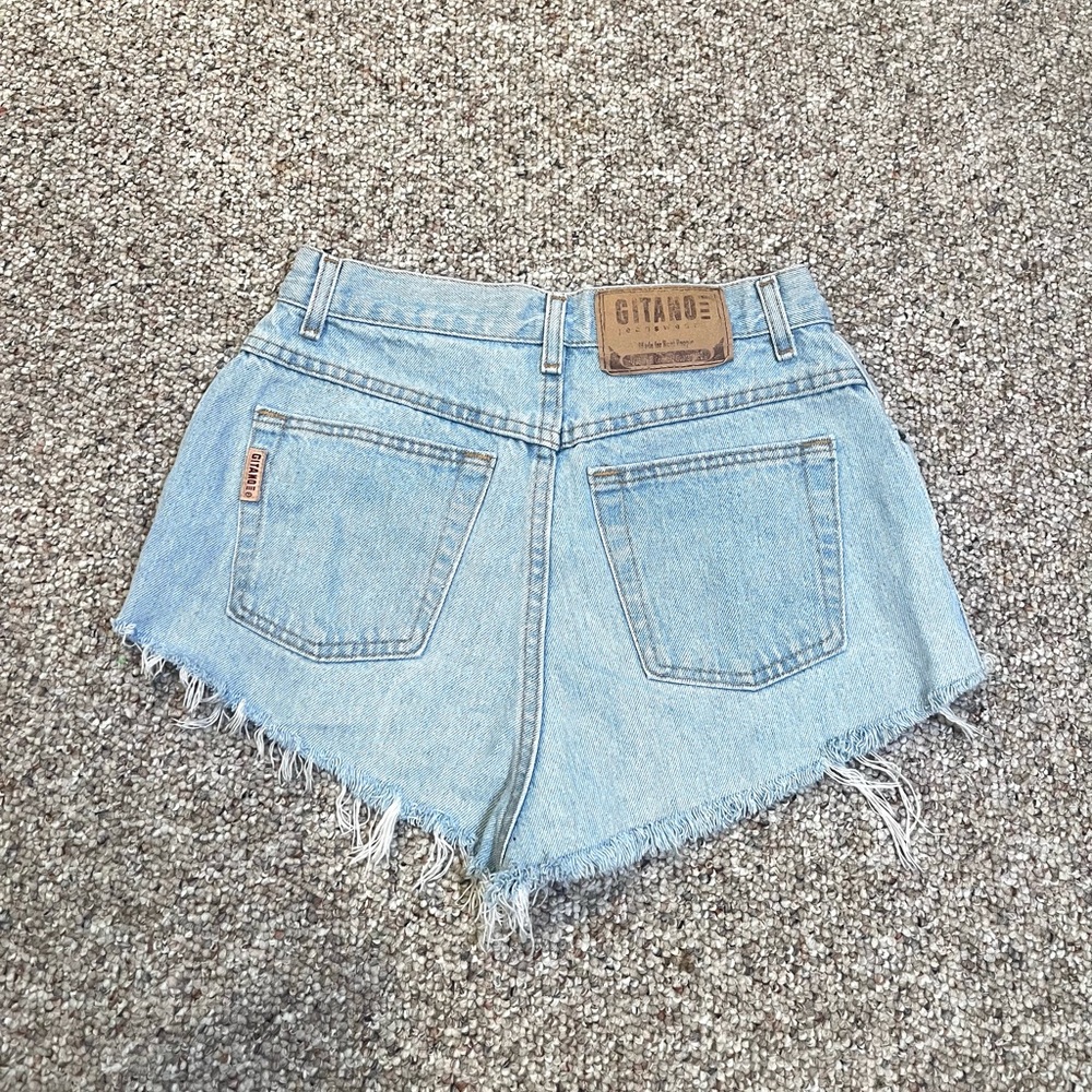 Vintage 90s women’s high waisted cut off shorts